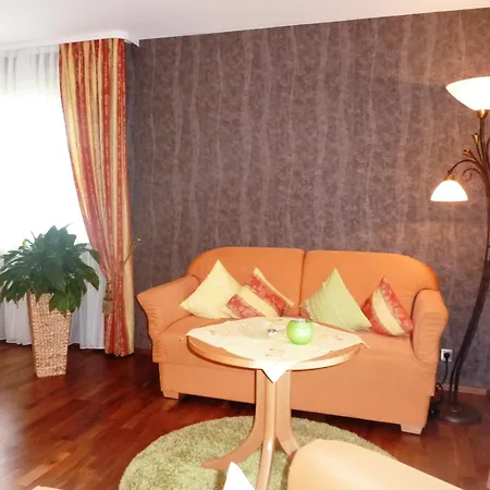 Talblick فندق Neuweiler (Calw)